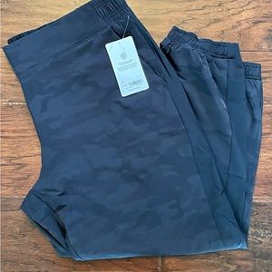 Athleta Brooklyn Camo Jogger size 20